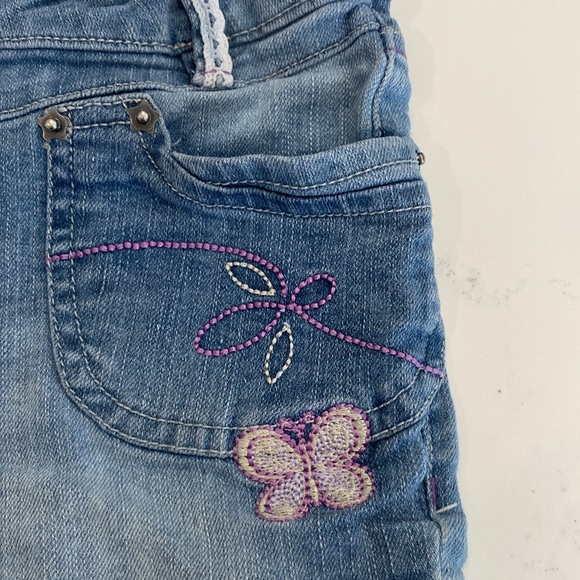Adorable Jean shorts with embroidery girls size 6 - Picture 2 of 4
